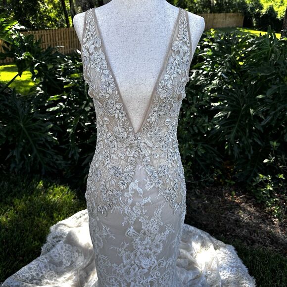 Isabelle Armstrong Joey Trumpet Wedding Gown size 4?  Beading Lace Deep V - Picture 5 of 16